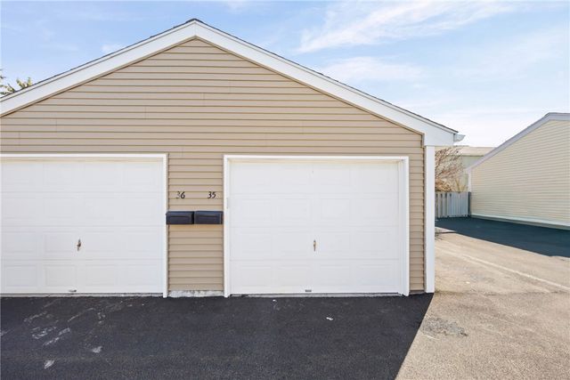 35 Summit Knolls Drive, Webster, NY 14580