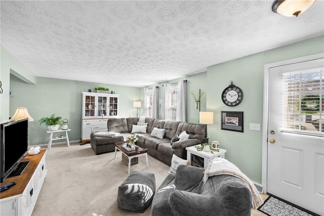 35 Summit Knolls Drive, Webster, NY 14580