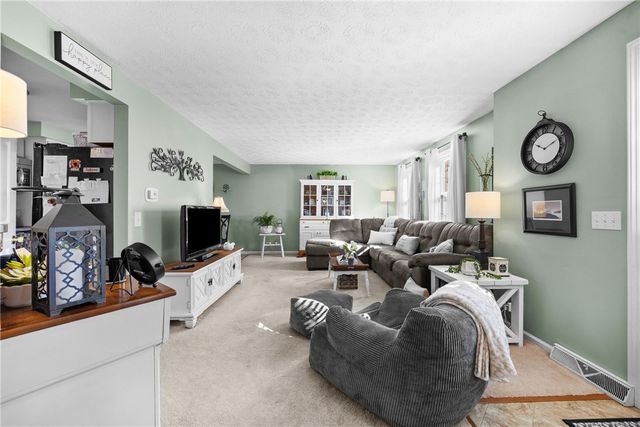 35 Summit Knolls Drive, Webster, NY 14580