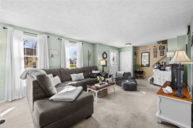 35 Summit Knolls Drive, Webster, NY 14580