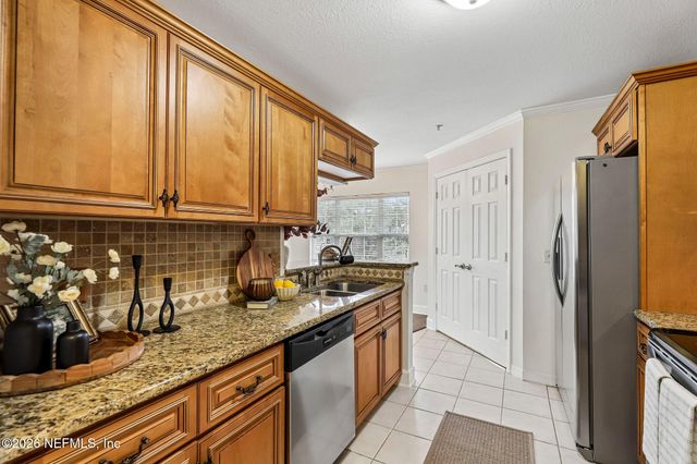 7800 POINT MEADOWS Drive 531, Jacksonville, FL 32256