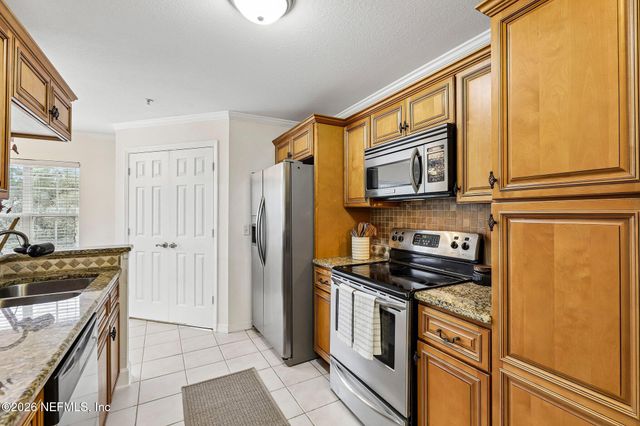 7800 POINT MEADOWS Drive 531, Jacksonville, FL 32256