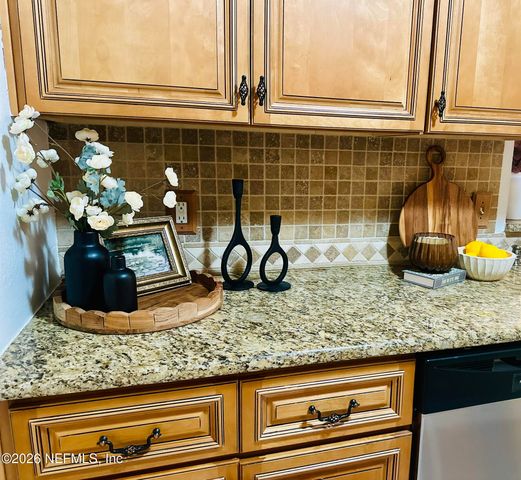 7800 POINT MEADOWS Drive 531, Jacksonville, FL 32256