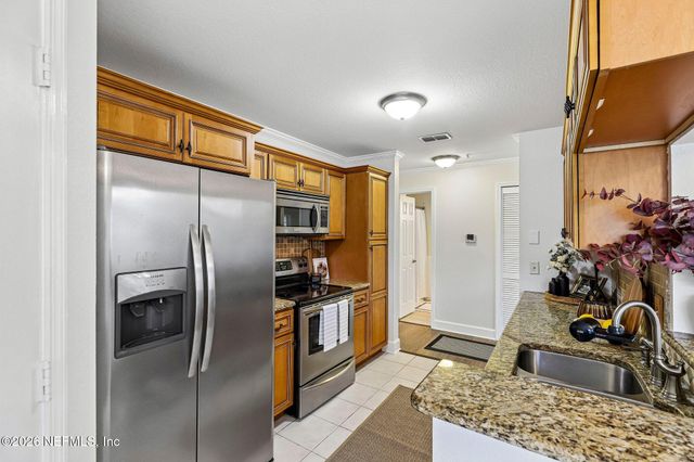 7800 POINT MEADOWS Drive 531, Jacksonville, FL 32256