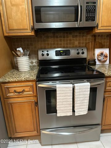 7800 POINT MEADOWS Drive 531, Jacksonville, FL 32256