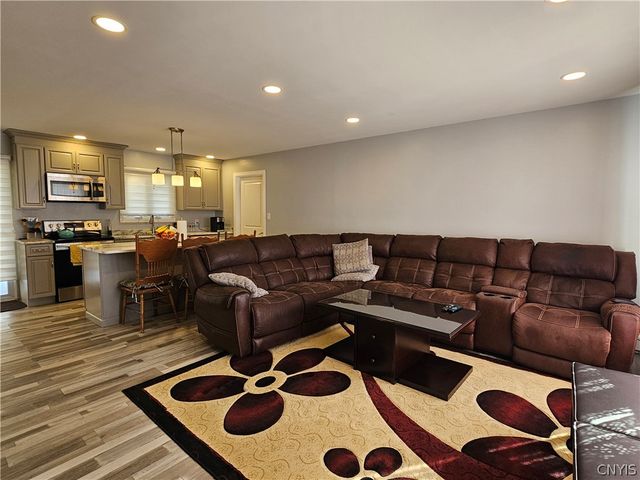 1305 Fairwood Drive, Utica, NY 13502