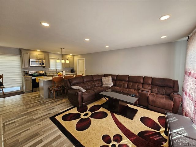 1305 Fairwood Drive, Utica, NY 13502