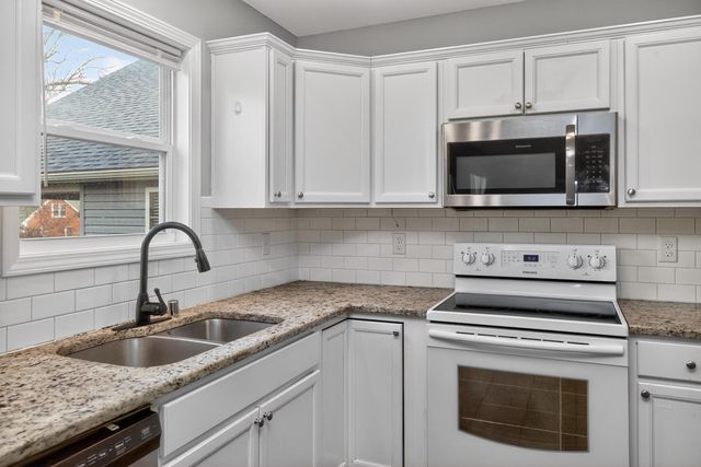 137 Robinson Way, Lexington, KY 40511