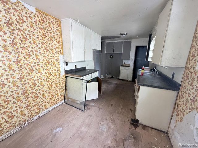 318 E Myrtle Avenue, Flint, MI 48505