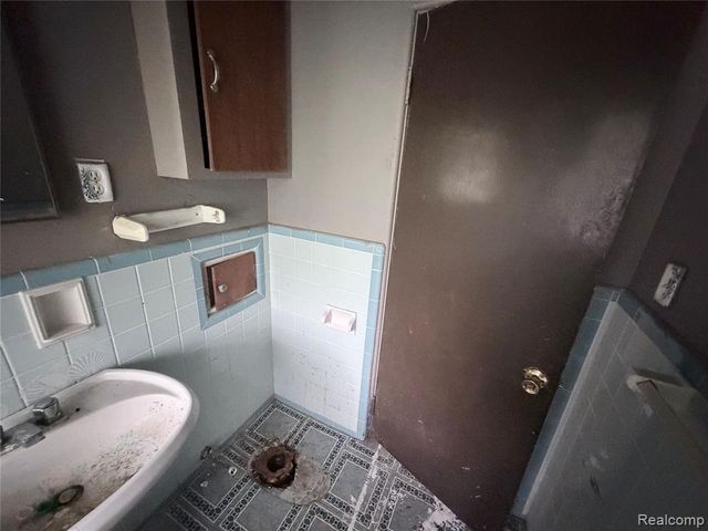 318 E Myrtle Avenue, Flint, MI 48505