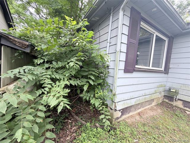318 E Myrtle Avenue, Flint, MI 48505