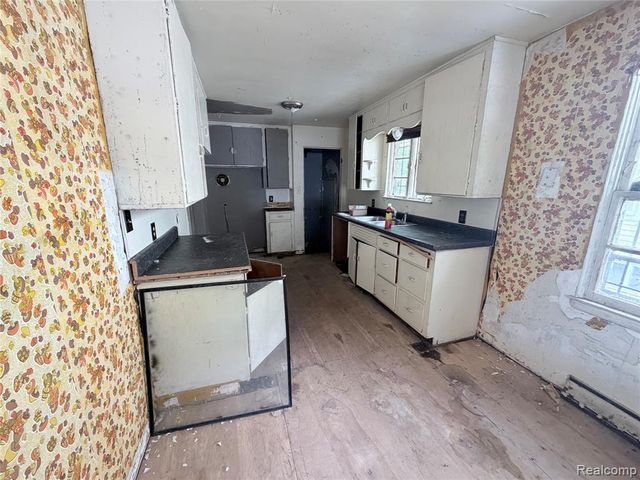 318 E Myrtle Avenue, Flint, MI 48505