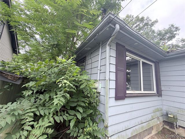 318 E Myrtle Avenue, Flint, MI 48505