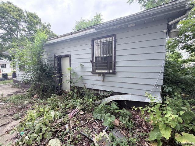 318 E Myrtle Avenue, Flint, MI 48505
