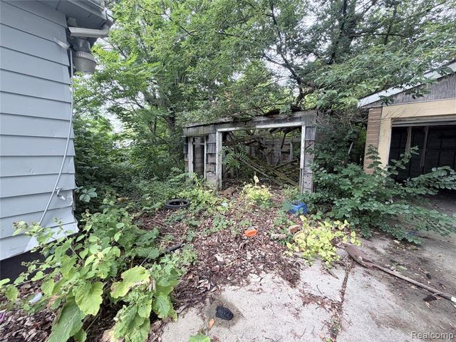 318 E Myrtle Avenue, Flint, MI 48505