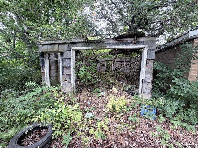 318 E Myrtle Avenue, Flint, MI 48505