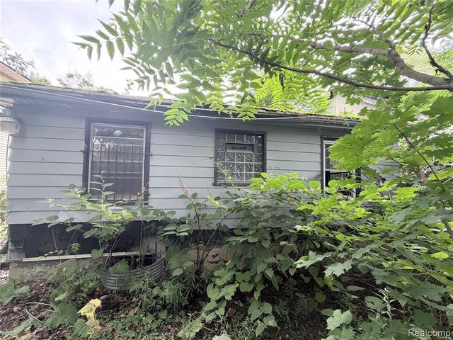 318 E Myrtle Avenue, Flint, MI 48505