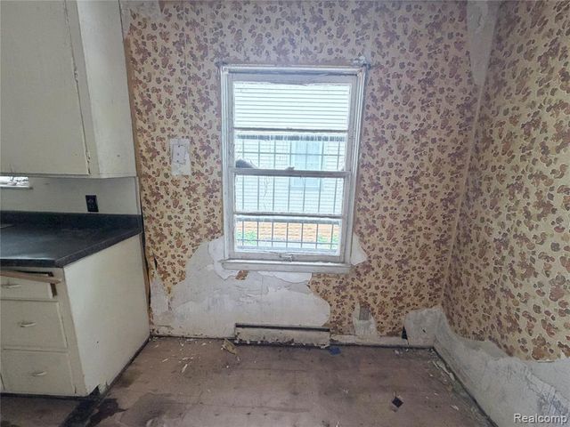 318 E Myrtle Avenue, Flint, MI 48505