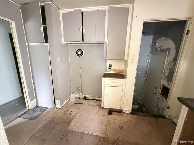 318 E Myrtle Avenue, Flint, MI 48505