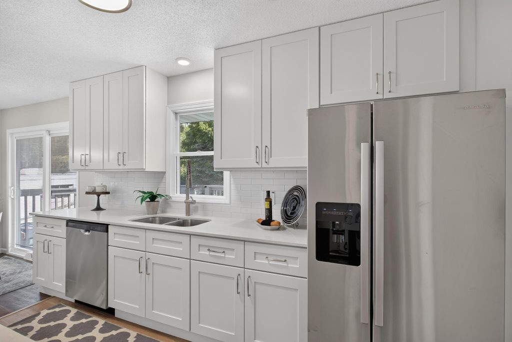 597 Meadow Lane, Woodbury, MN 55125 — photo 4