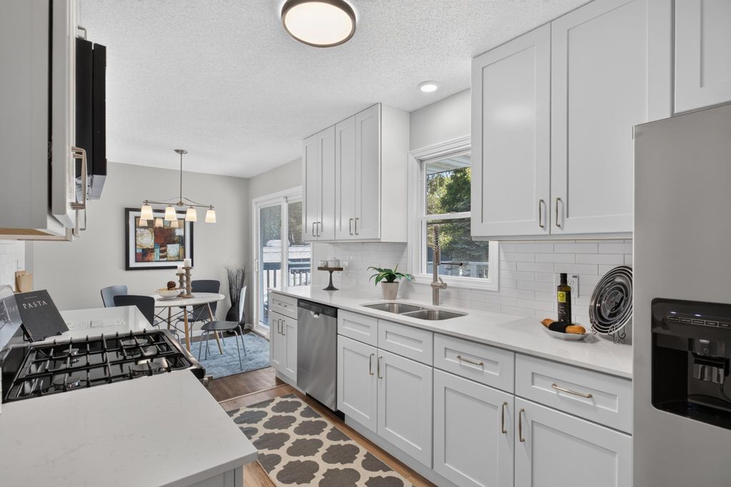 597 Meadow Lane, Woodbury, MN 55125 — photo 5