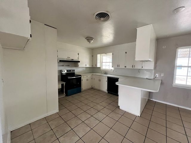 3923 W Illinois Ave, Midland, TX 79703