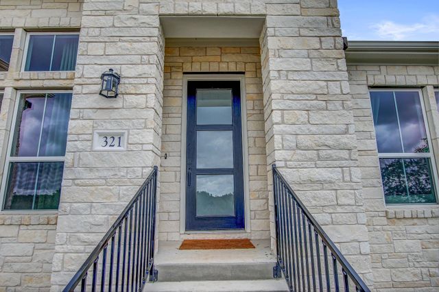321 Knockout Rose DR, San Marcos, TX 78666