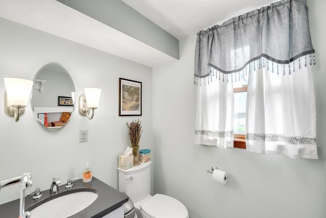 17 John St, Reading, MA 01867