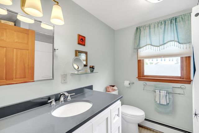 17 John St, Reading, MA 01867