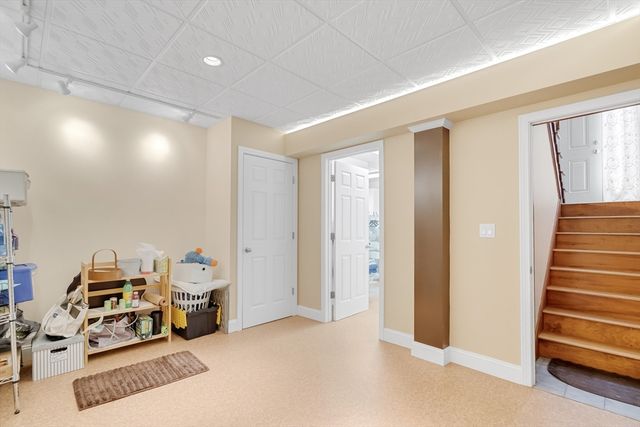17 John St, Reading, MA 01867