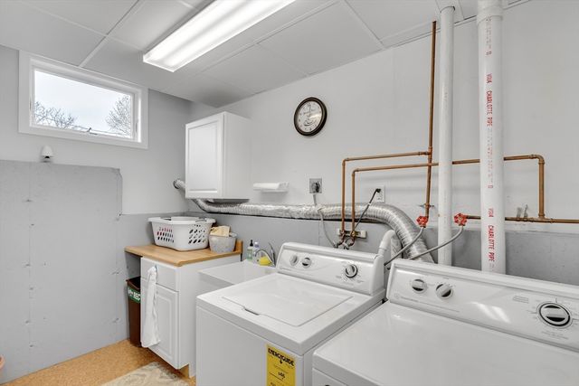 17 John St, Reading, MA 01867