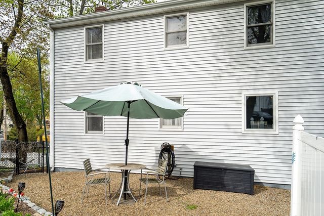 17 John St, Reading, MA 01867
