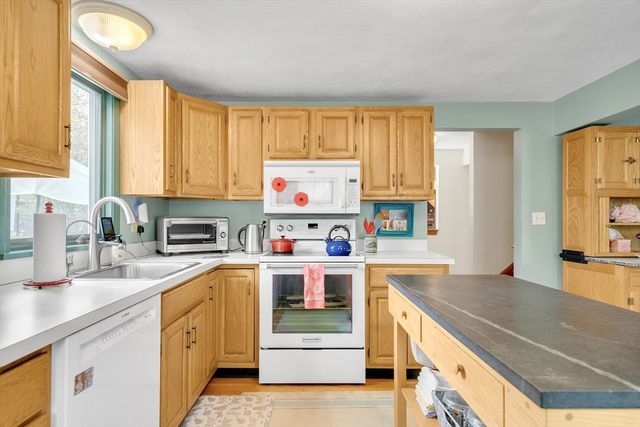 17 John St, Reading, MA 01867