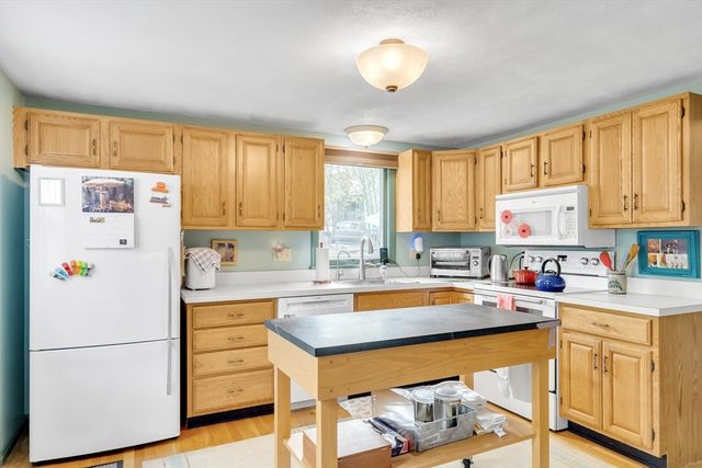 17 John St, Reading, MA 01867