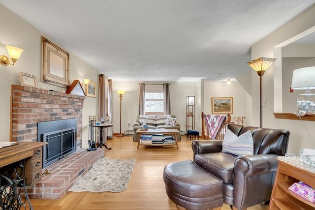 17 John St, Reading, MA 01867