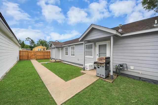 13826 Northlake Drive, Houston, TX 77049