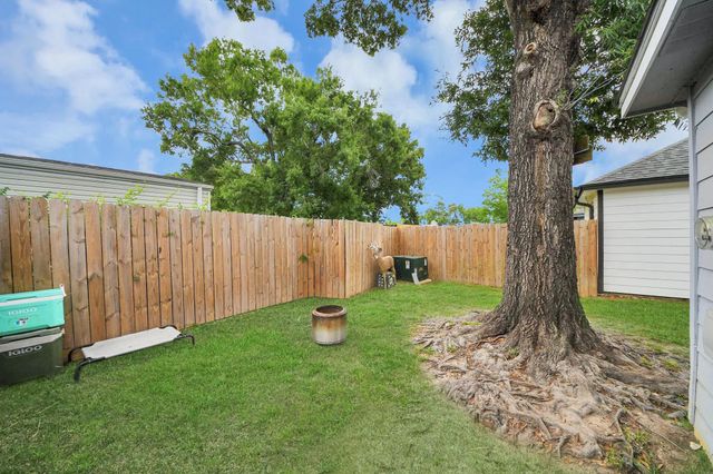 13826 Northlake Drive, Houston, TX 77049