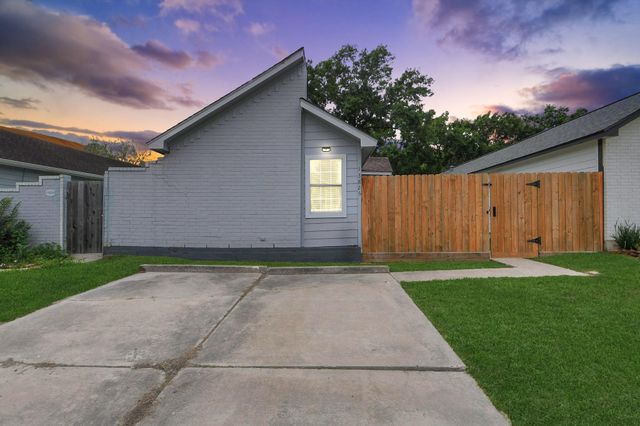 13826 Northlake Drive, Houston, TX 77049