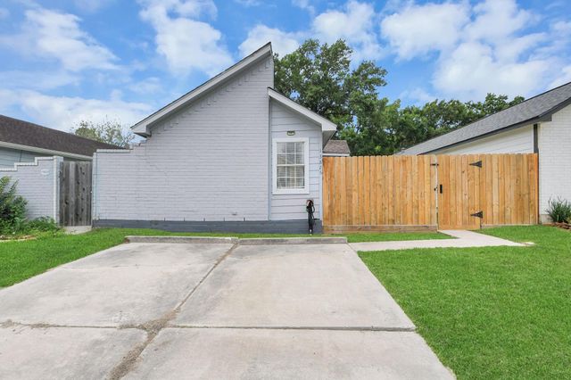13826 Northlake Drive, Houston, TX 77049