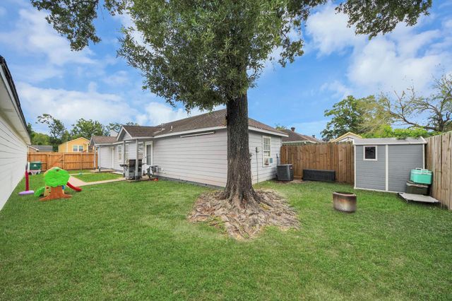 13826 Northlake Drive, Houston, TX 77049