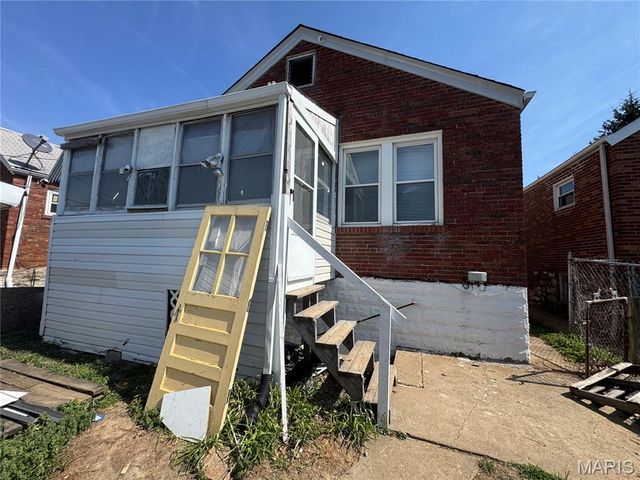 5926 McArthur Avenue, St Louis, MO 63120