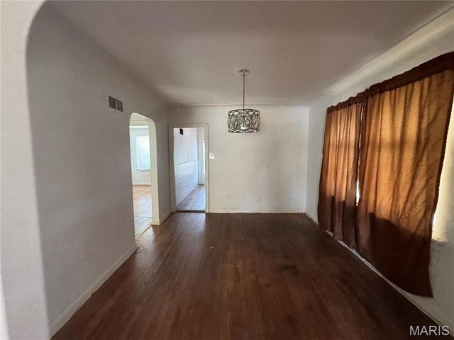 5926 McArthur Avenue, St Louis, MO 63120
