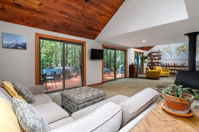 23-25 Hog Hill Rd, Pepperell, MA 01463