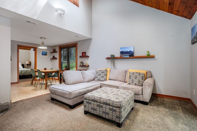 23-25 Hog Hill Rd, Pepperell, MA 01463