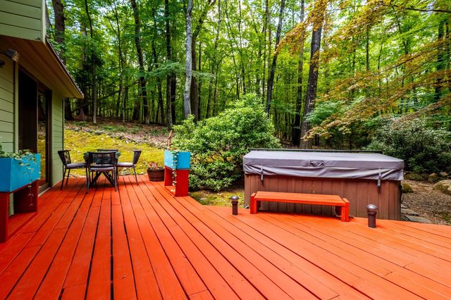 23-25 Hog Hill Rd, Pepperell, MA 01463