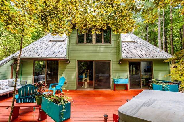 23-25 Hog Hill Rd, Pepperell, MA 01463