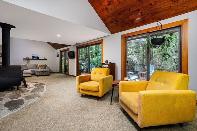 23-25 Hog Hill Rd, Pepperell, MA 01463