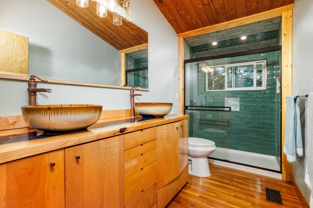 23-25 Hog Hill Rd, Pepperell, MA 01463