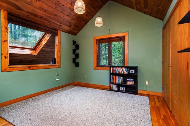 23-25 Hog Hill Rd, Pepperell, MA 01463