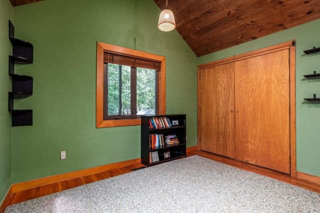 23-25 Hog Hill Rd, Pepperell, MA 01463